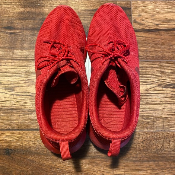 Tripe Red Nike Roshe Size 9 - Picture 3 of 5